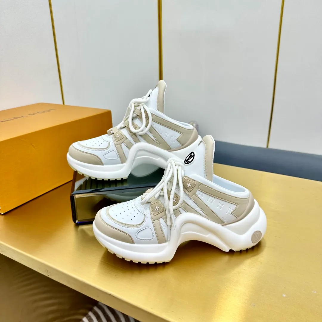 👟👟Ex-factory price 700👟👟 🔥🔥🔥Arch bridge top version LV donkey brand casual sports dad shoes and slippers The bold avant-garde design and the unique wavy outsole make the entire fashion circle coquettish. They are synonymous with new trends. They are touted as the coolest casual sneakers in history. Whoever wears them will become the most handsome person who turns heads. The heel is about 5.5cm high and the heel is about 8mm deep.  🌸 Imported fabric 🐂 leather ➕ Imported 🐐 leather ➕ Imported TPU splicing 🌸 Imported mesh lining ➕ Cow lining Outsole vacuum foaming and TPU combination 🌸 Size women's size 35-41